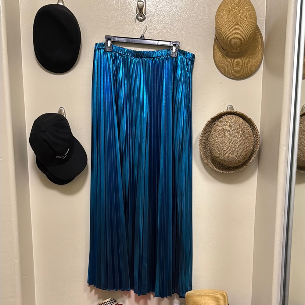 Elegant Blue Pleated Skirt